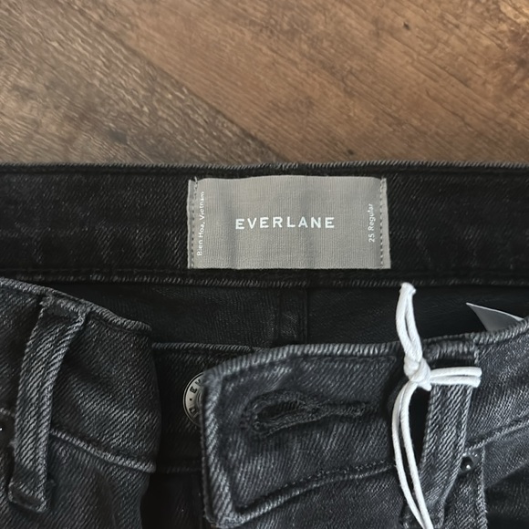 Everlane | Mid-rise, Skinny-fit Jeans in Washed Black (NWT) - Picture 6 of 7